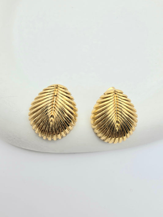 Shell love earrings