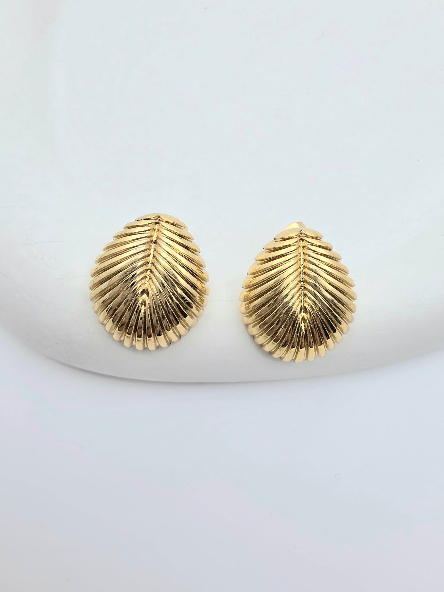 Shell love earrings