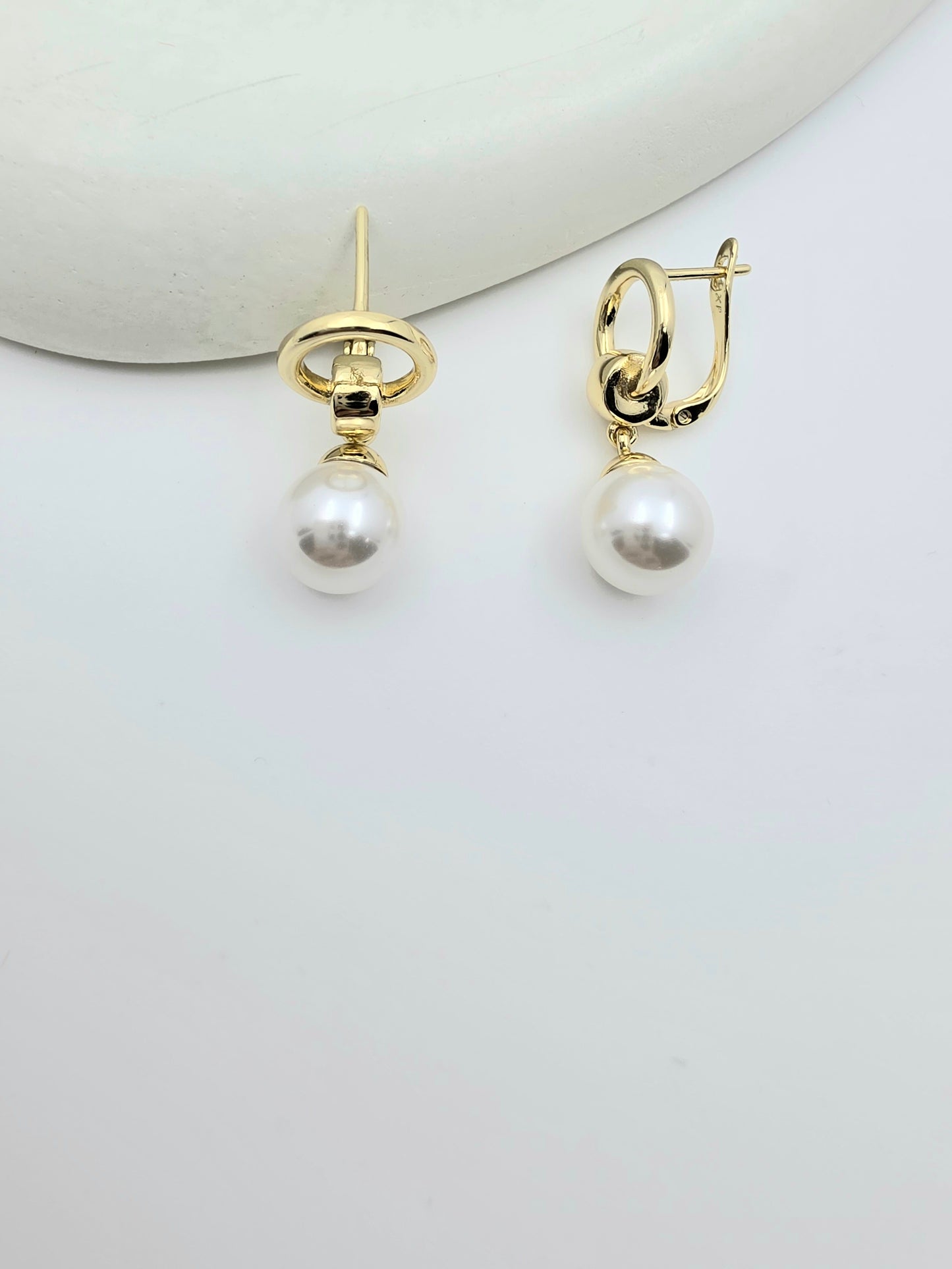 Pearl drop earring